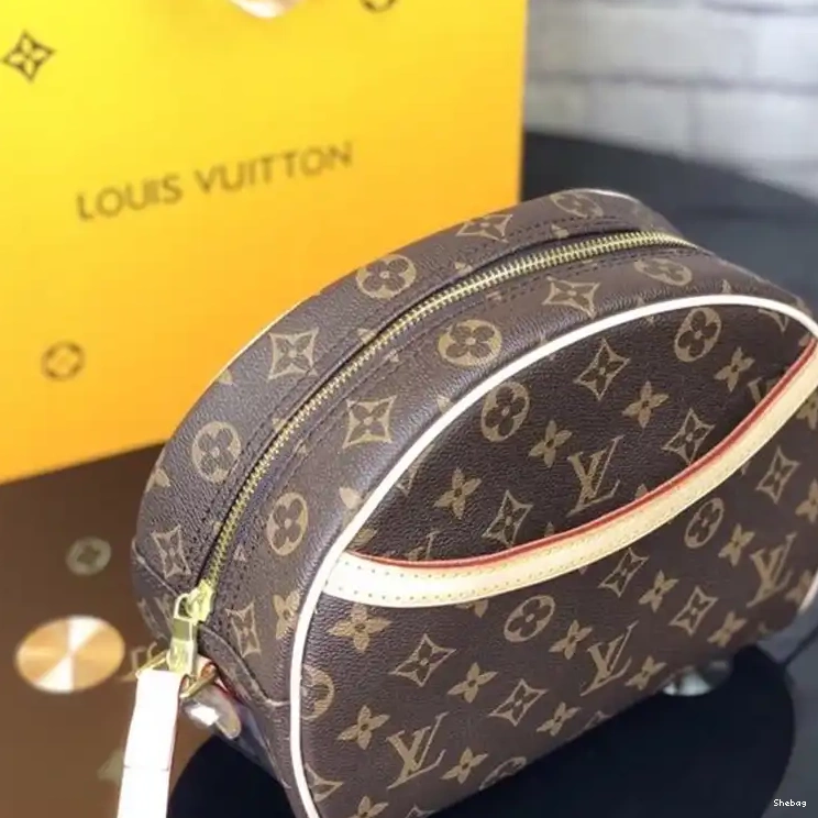 1906BL0134 LV Bags 0519